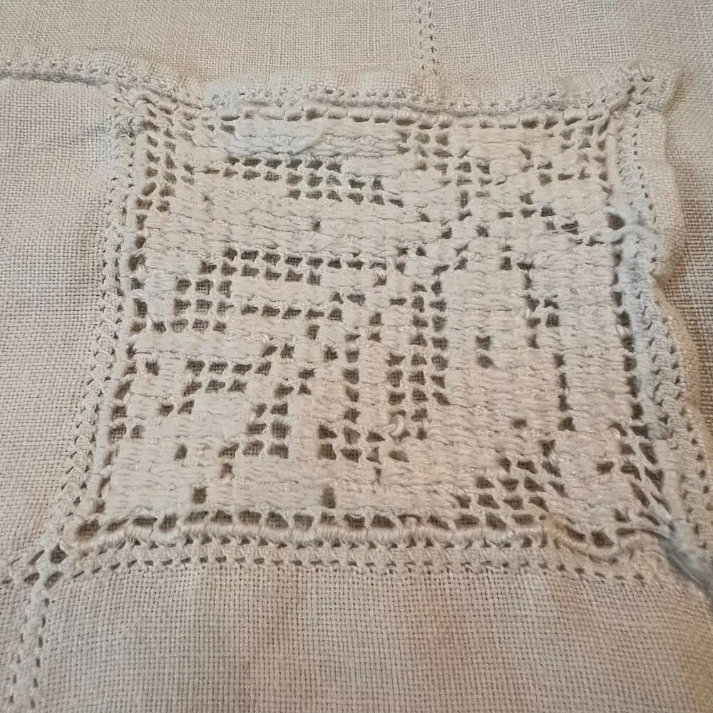 Vintage Napkin Set of 4 10 x 10.5